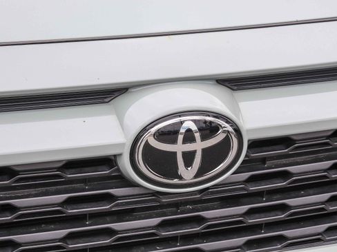 Used 2023 Toyota RAV4 XLE Premium FWD image 4