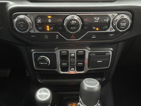 Used 2020 Jeep Gladiator Overland image 25