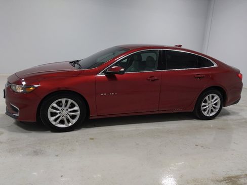 Used 2017 Chevrolet Malibu LT image 2