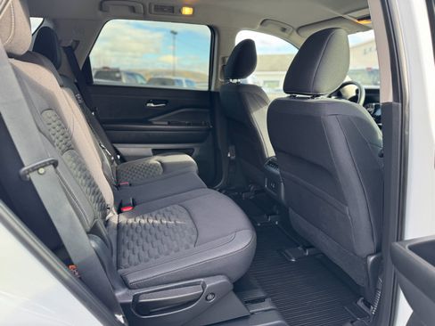 Used 2022 Nissan Pathfinder S image 23