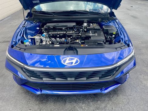 Used 2025 Hyundai Elantra SE FWD image 13
