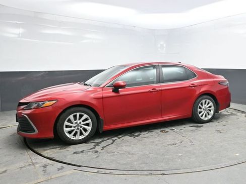 Used 2023 Toyota Camry LE image 3