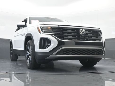 Used 2024 Volkswagen Atlas Cross Sport SE image 61