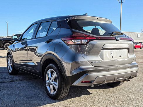 Used 2021 Nissan Kicks S image 4