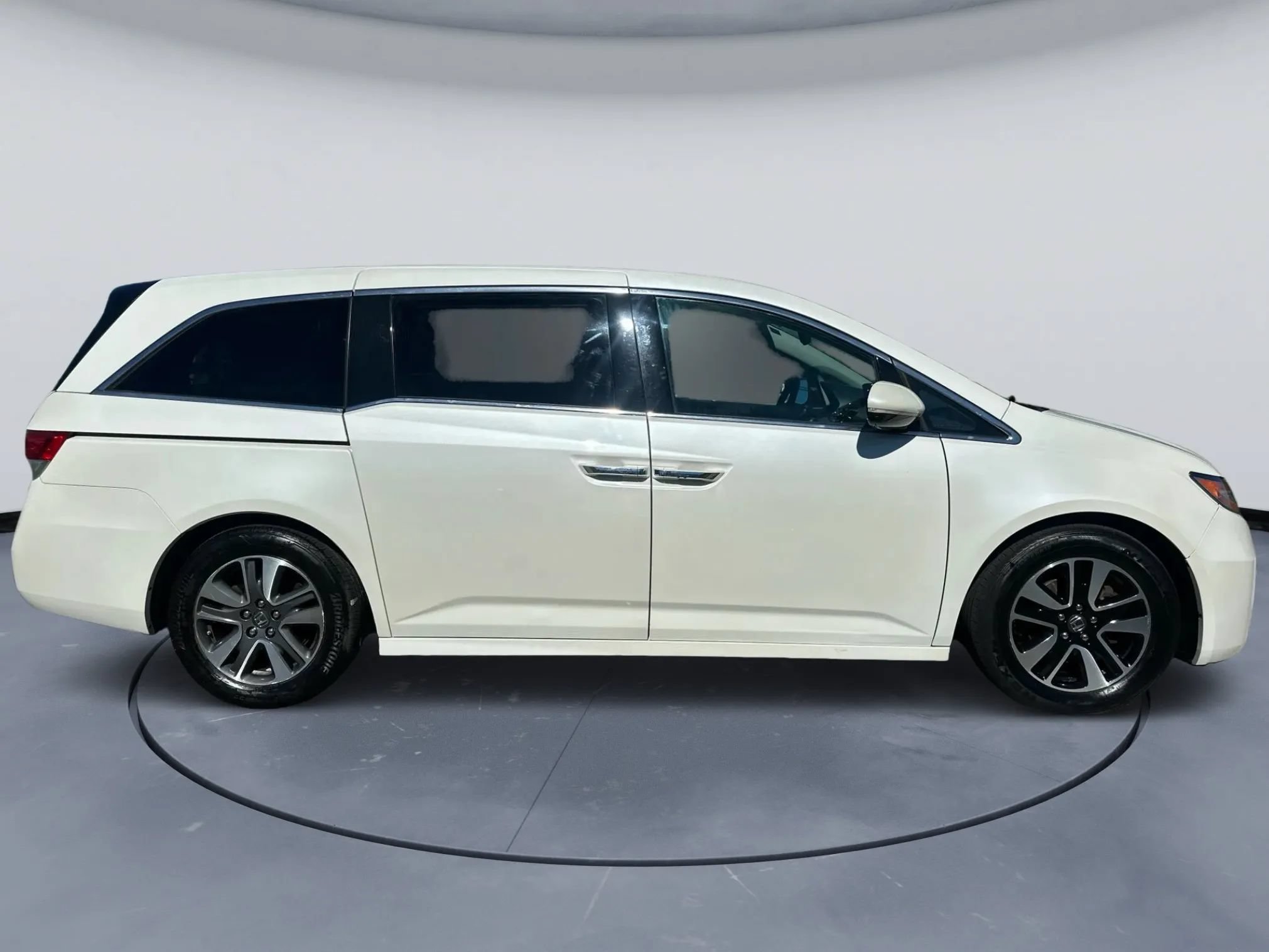 Used 2014 Honda Odyssey Touring image 2