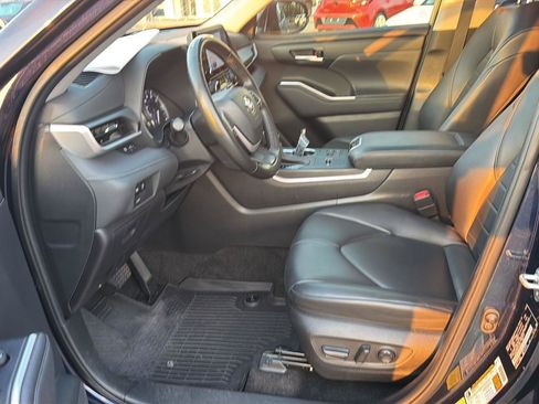 Used 2023 Toyota Highlander XLE FWD image 10