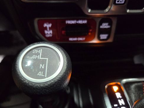 Used 2021 Jeep Gladiator Rubicon AWD/4WD image 31
