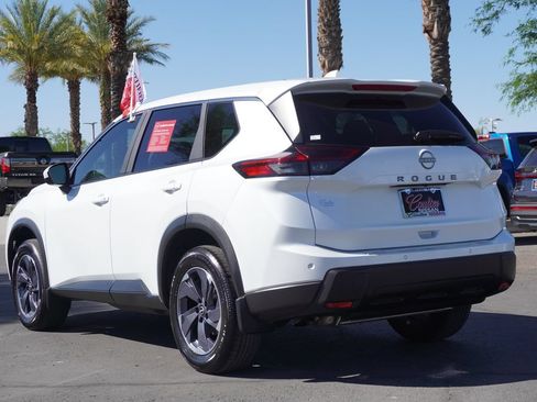 Certified 2026 Nissan Rogue SV FWD image 3