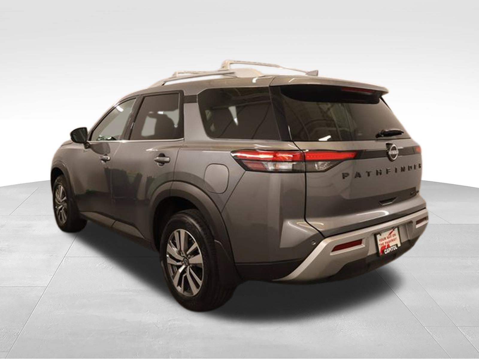 Certified 2025 Nissan Pathfinder SL w/ Black Appearance Package AWD/4WD image 4