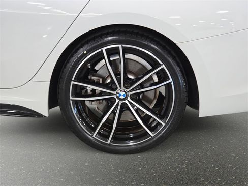 Certified 2022 BMW 330i Sedan w/ M Sport Package image 27