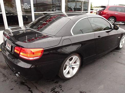 Used 2010 BMW 335i Convertible image 17
