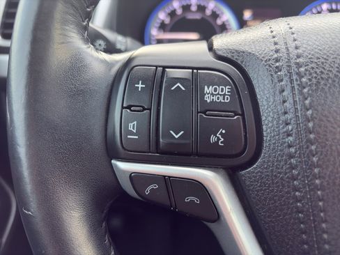Used 2018 Toyota Highlander Limited image 25