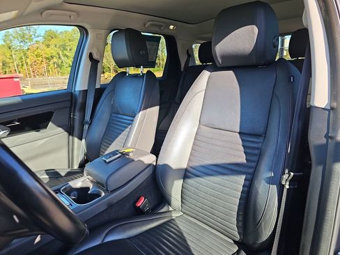 Used 2022 Land Rover Discovery Sport SE image 20