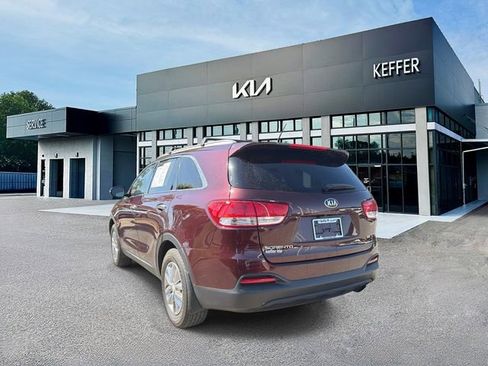 Certified 2017 Kia Sorento FWD image 6