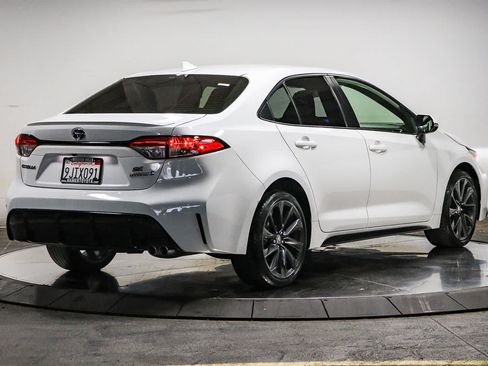 Certified 2024 Toyota Corolla SE FWD image 4
