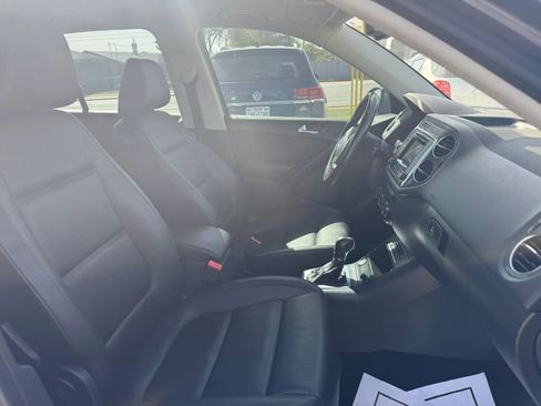 Used 2019 Volkswagen Tiguan SE image 14