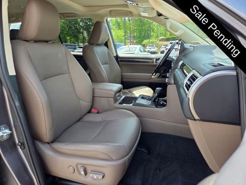 Used 2023 Lexus GX 460 Luxury w/ Accessory Package image 21