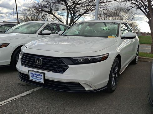 Used 2023 Honda Accord EX image 3