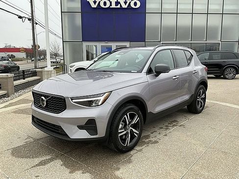 New 2026 Volvo XC40 B5 Core w/ Climate Package image 3