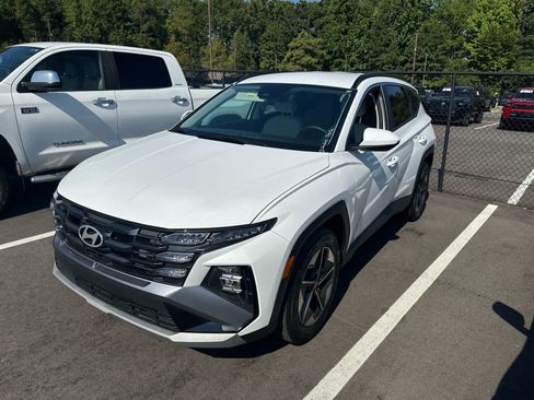 Used 2025 Hyundai Tucson SEL FWD image 2