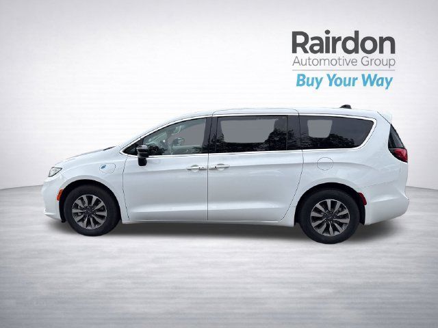 Used 2024 Chrysler Pacifica Limited FWD image 4