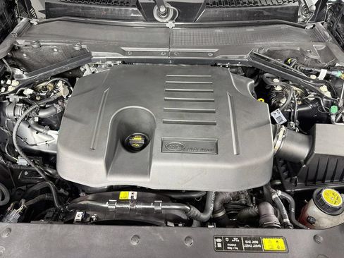 Certified 2025 Land Rover Defender 110 X-Dynamic SE AWD/4WD image 33