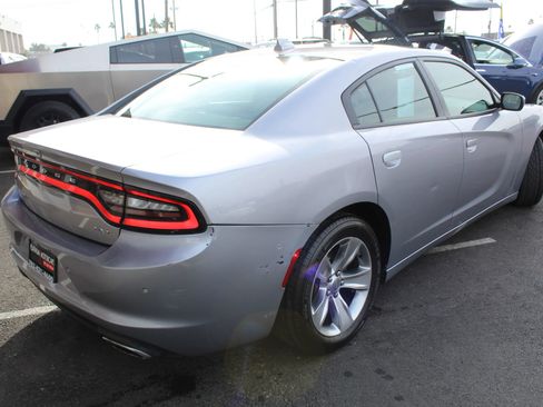 Used 2018 Dodge Charger SXT Plus RWD image 2