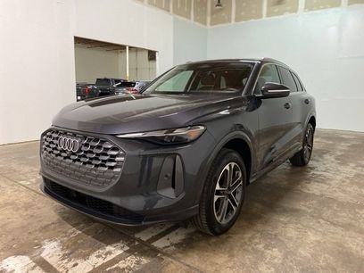 Used 2025 Audi Q5 Premium w/ Convenience Package