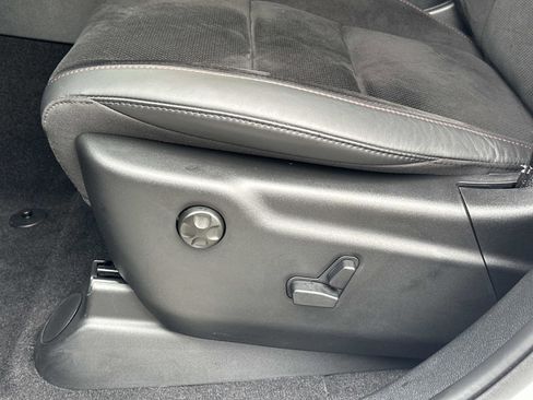 Certified 2025 Dodge Durango GT image 22