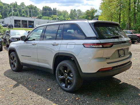 New 2025 Jeep Grand Cherokee Limited w/ Black Appearance Package image 3
