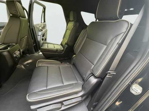 Used 2022 GMC Yukon SLT w/ SLT Luxury Package AWD/4WD image 14