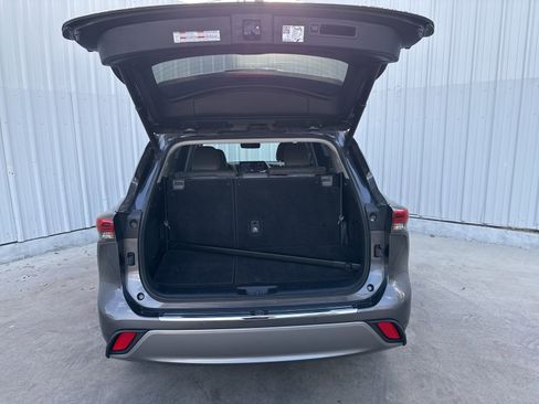 Used 2022 Toyota Highlander Platinum image 8