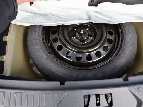 Used 2025 Ford Explorer Active image 25