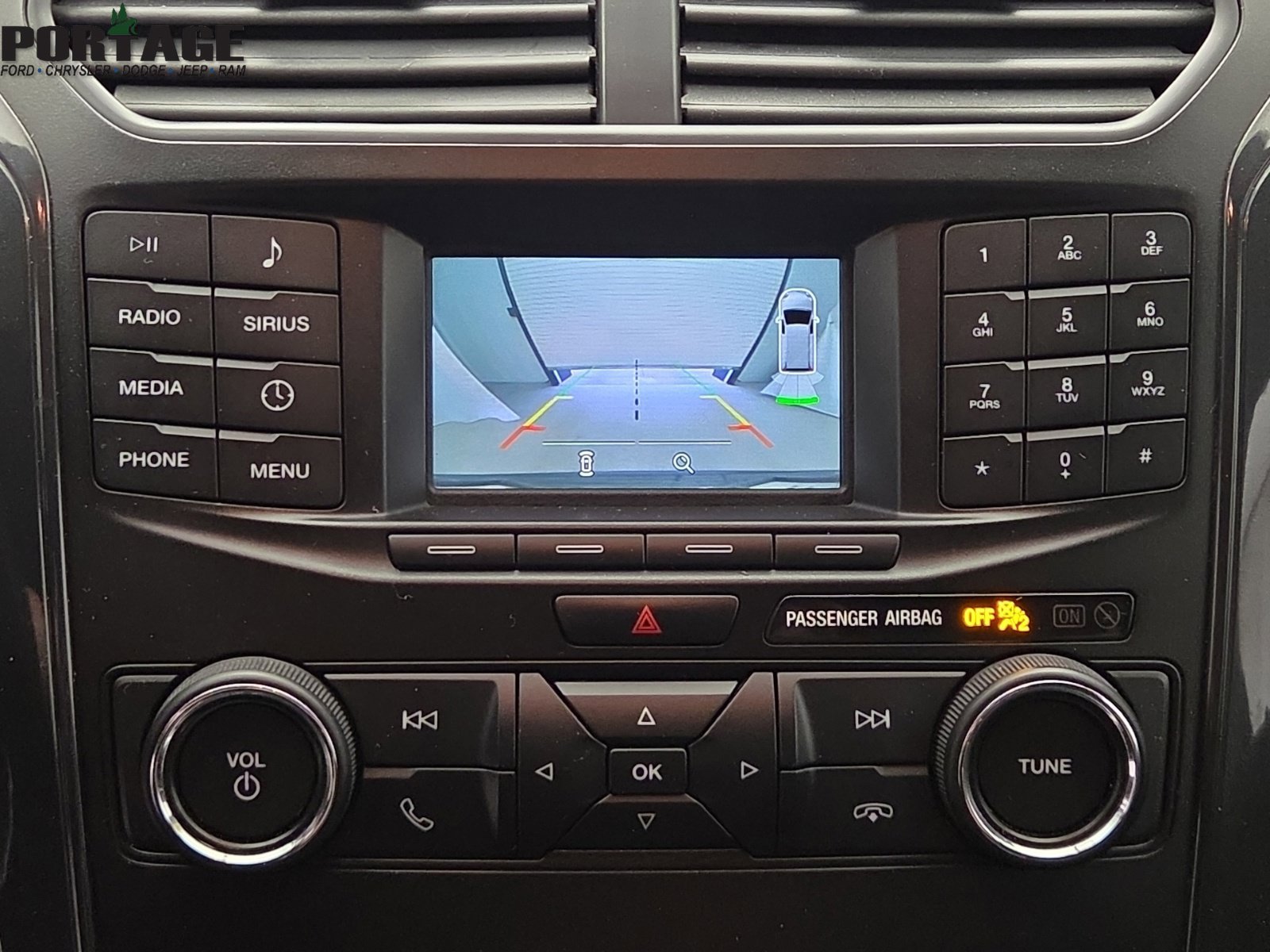 Used 2018 Ford Explorer XLT AWD/4WD image 25