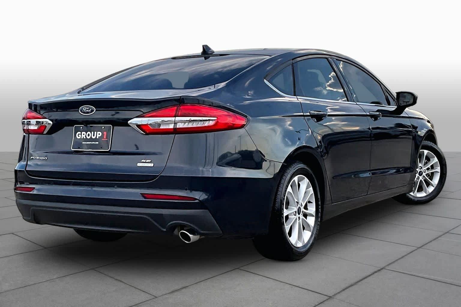 Used 2020 Ford Fusion SE FWD image 13