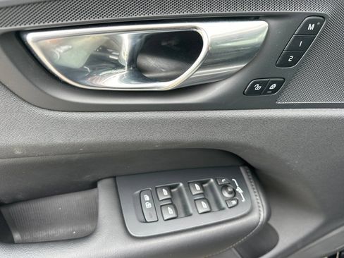 Used 2025 Volvo XC60 B5 Plus AWD/4WD image 13