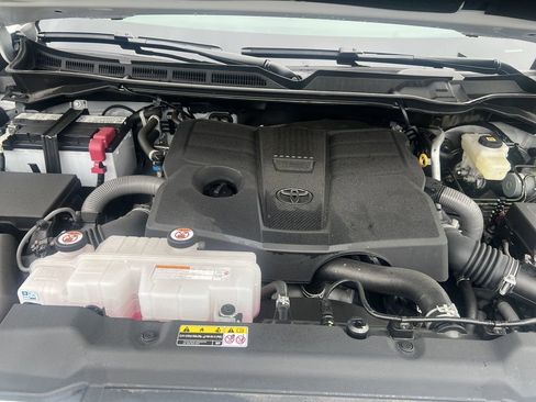 New 2024 Toyota Tundra Platinum image 9