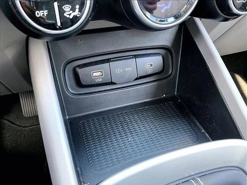 Used 2024 Hyundai Venue SEL image 26