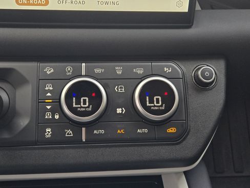 Used 2025 Land Rover Defender 110 S AWD/4WD image 18