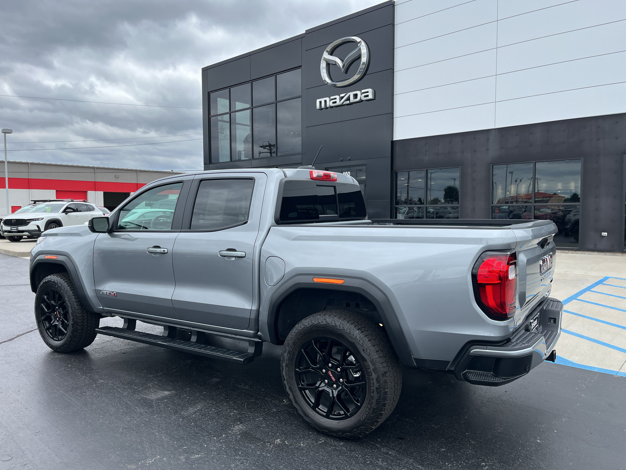Used 2025 GMC Canyon AT4 AWD/4WD image 3