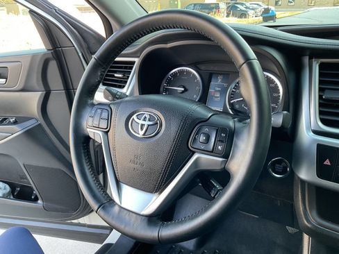 Used 2015 Toyota Highlander XLE image 18