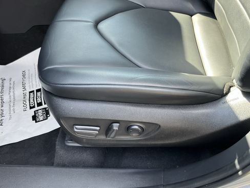 Used 2023 Toyota Highlander XLE AWD/4WD image 17