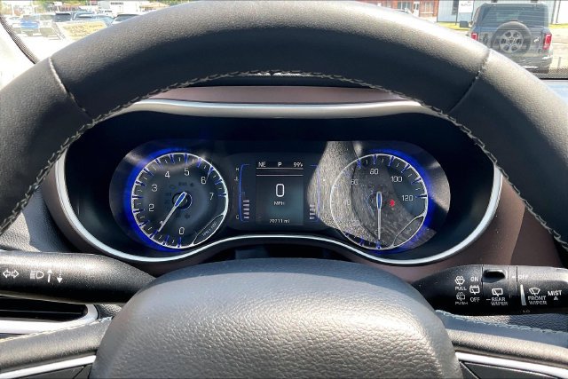 Used 2023 Chrysler Voyager LX FWD image 13