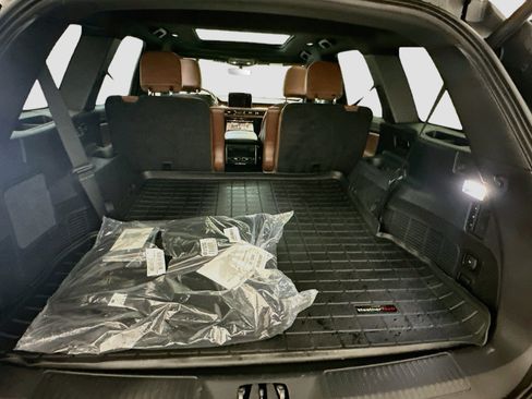 Used 2022 Lincoln Aviator Reserve w/ Equipment Group 201A AWD/4WD image 31