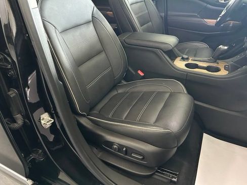 Used 2019 GMC Acadia Denali w/ Technology Package AWD/4WD image 30