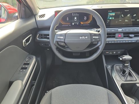 New 2025 Kia K4 LXS image 15
