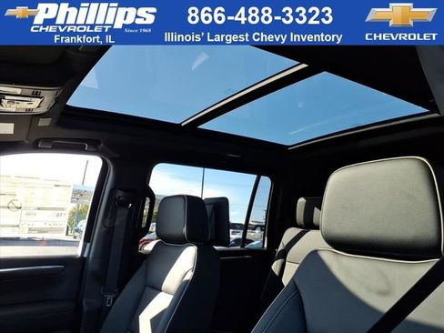 New 2026 Chevrolet Suburban Premier image 8