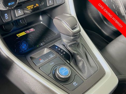 Used 2022 Toyota RAV4 XSE AWD/4WD image 16