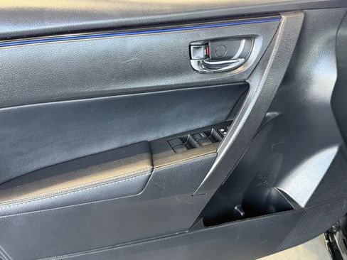 Certified 2018 Toyota Corolla XSE image 18