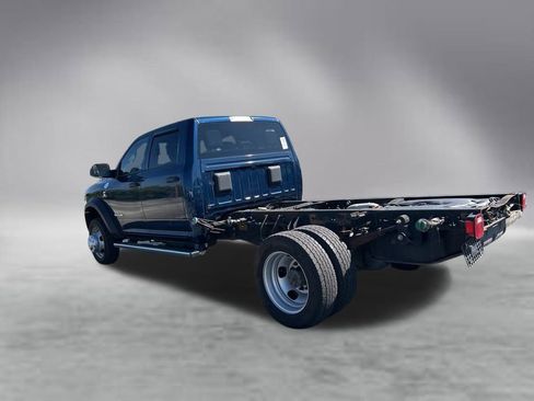 Used 2022 RAM 5500 Tradesman w/ Chrome Appearance Group AWD/4WD image 4